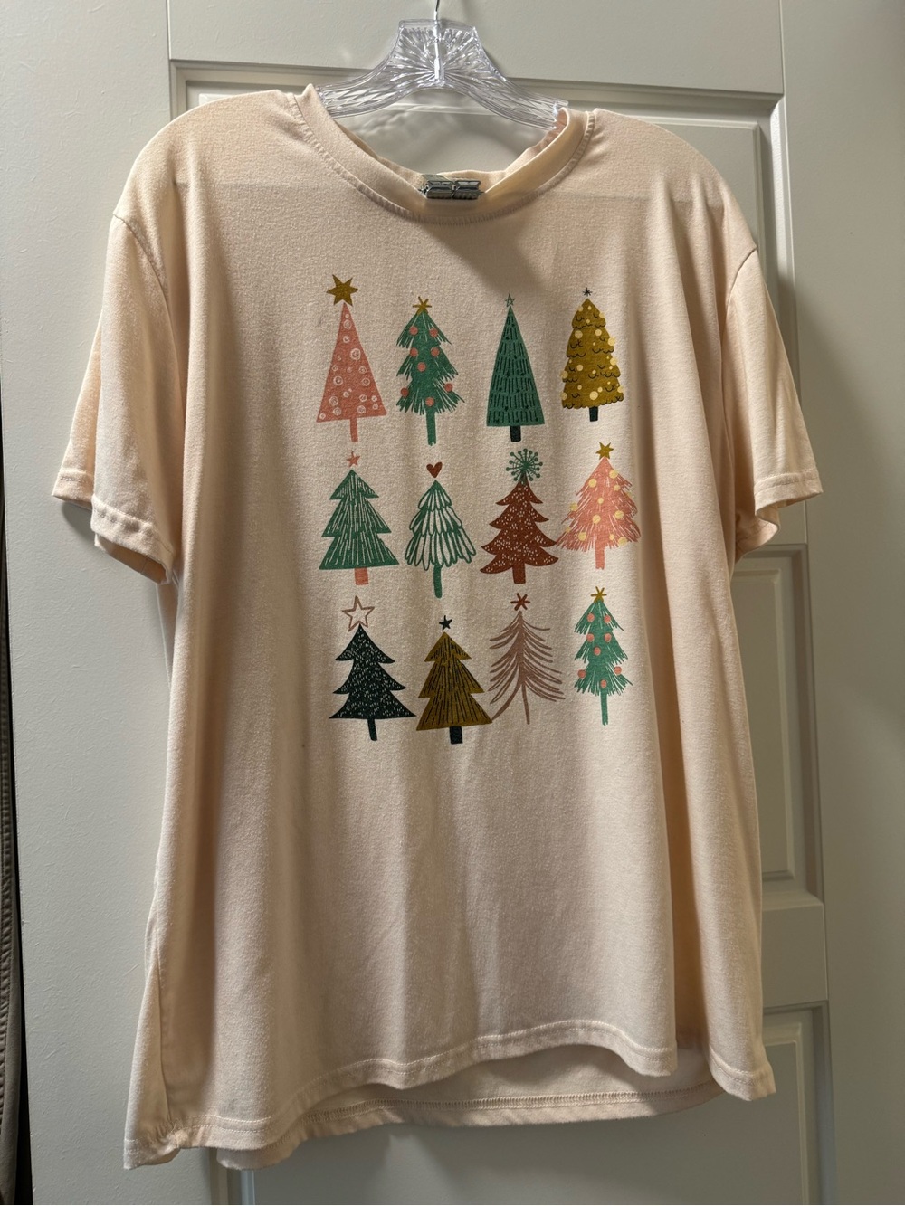 SHEIN Cream Tee with Multicolor Christmas Tree Print